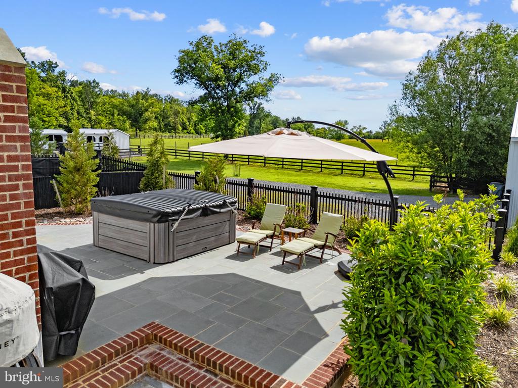 35321 SNAKE HILL ROAD