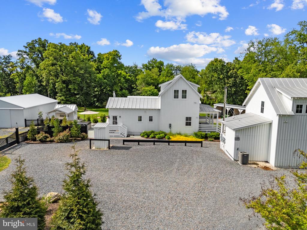 35321 SNAKE HILL ROAD