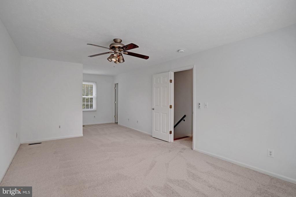 2002 JONATHAN DRIVE