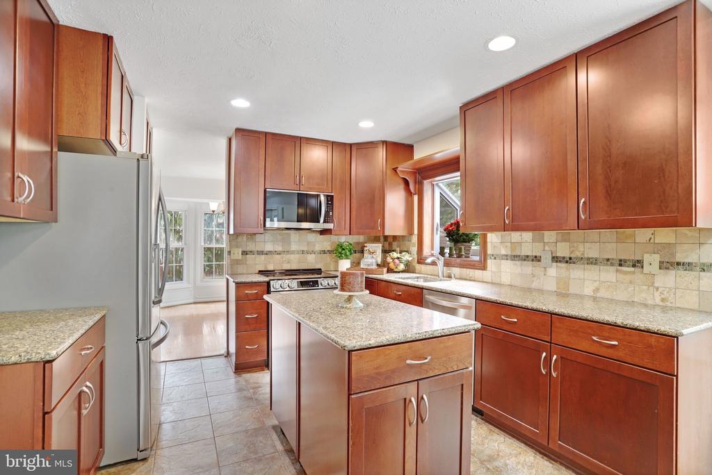 2002 JONATHAN DRIVE
