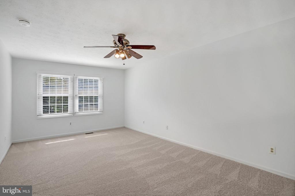 2002 JONATHAN DRIVE