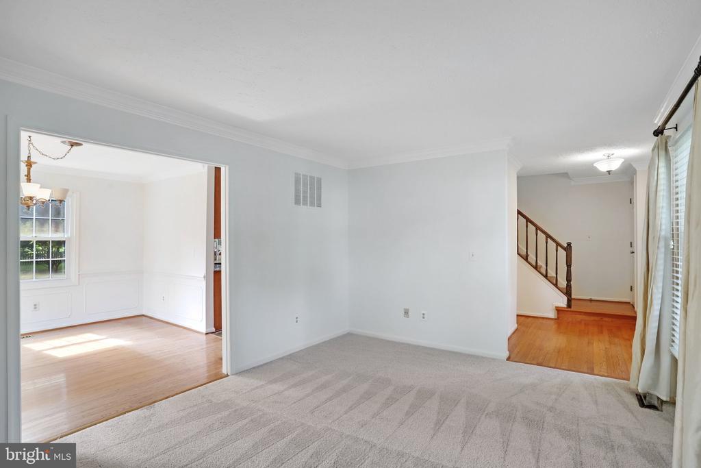 2002 JONATHAN DRIVE