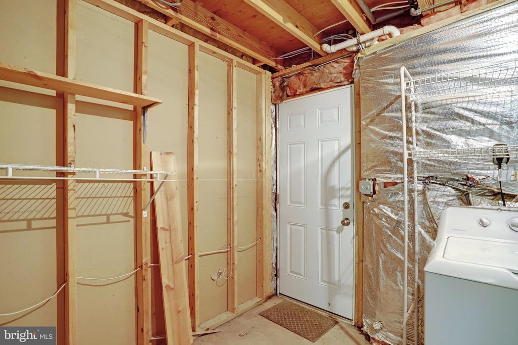 2002 JONATHAN DRIVE