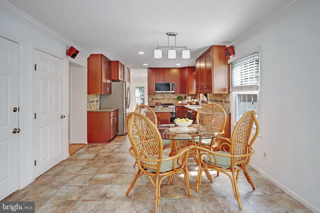 2002 JONATHAN DRIVE