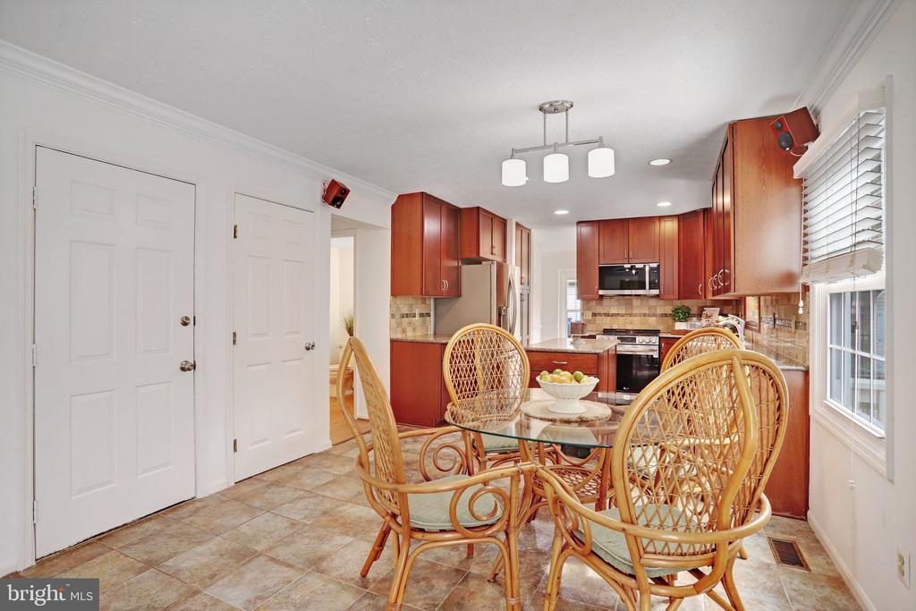 2002 JONATHAN DRIVE