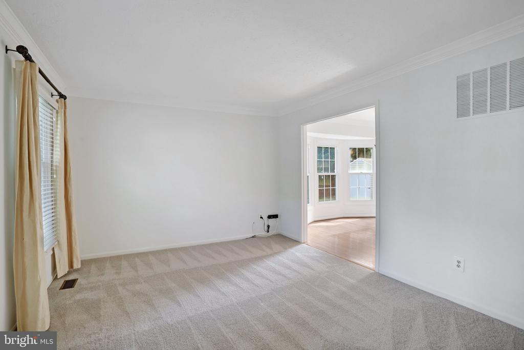 2002 JONATHAN DRIVE