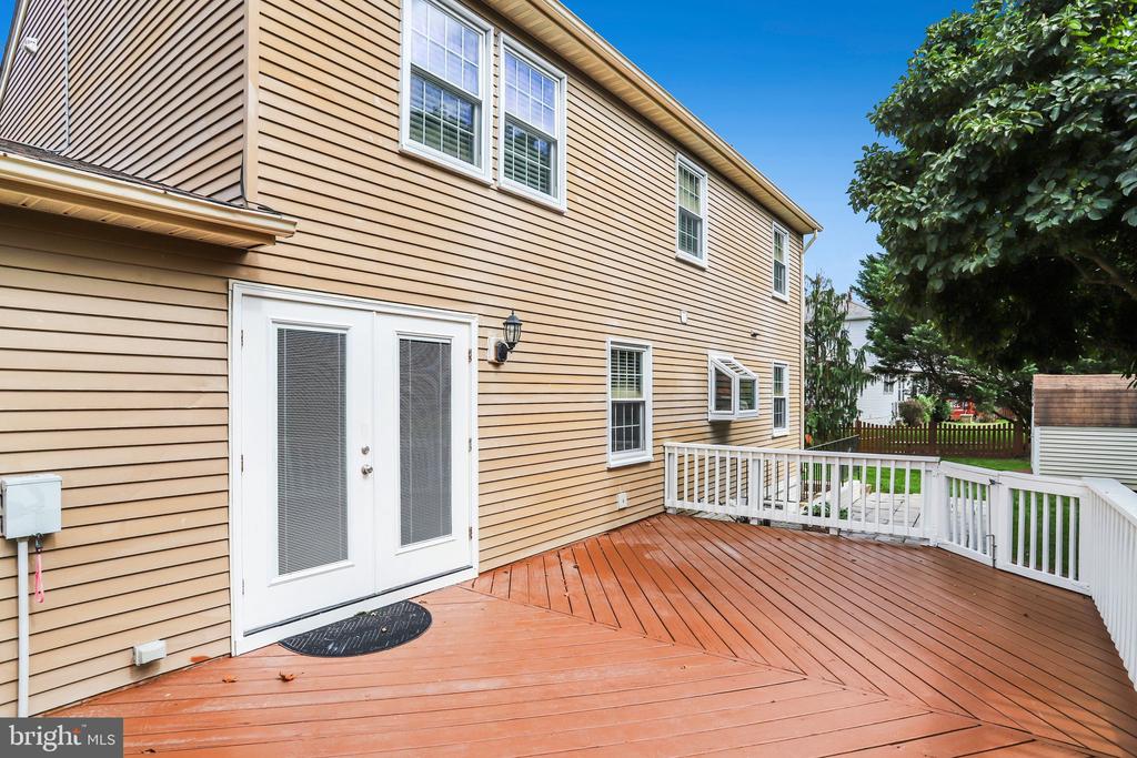 2002 JONATHAN DRIVE