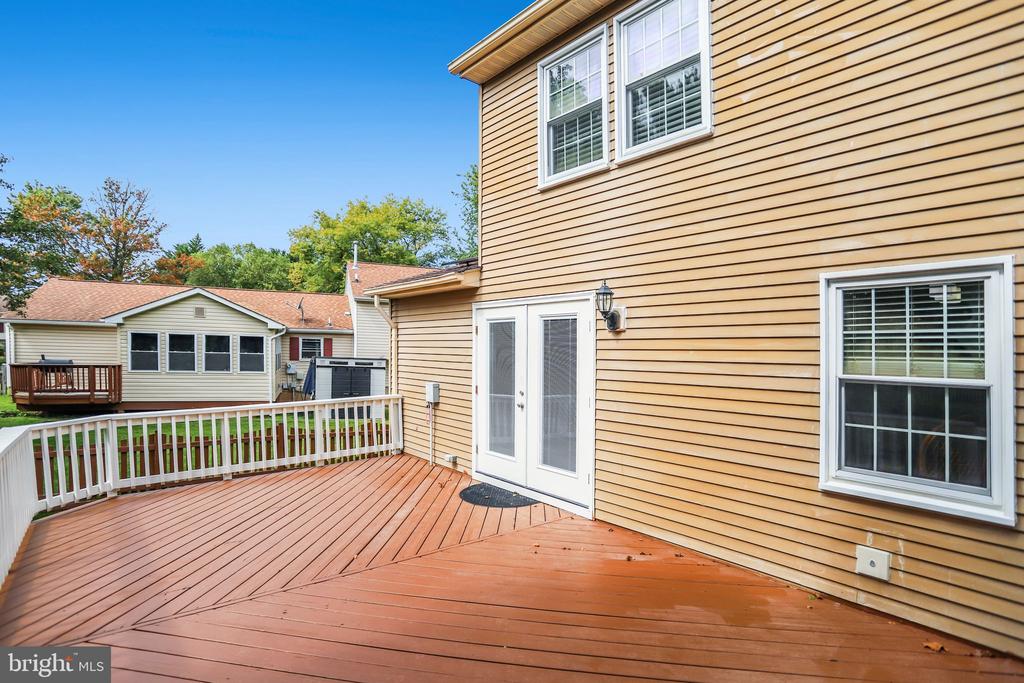 2002 JONATHAN DRIVE