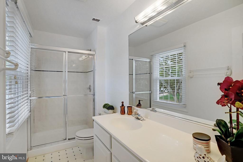 2002 JONATHAN DRIVE