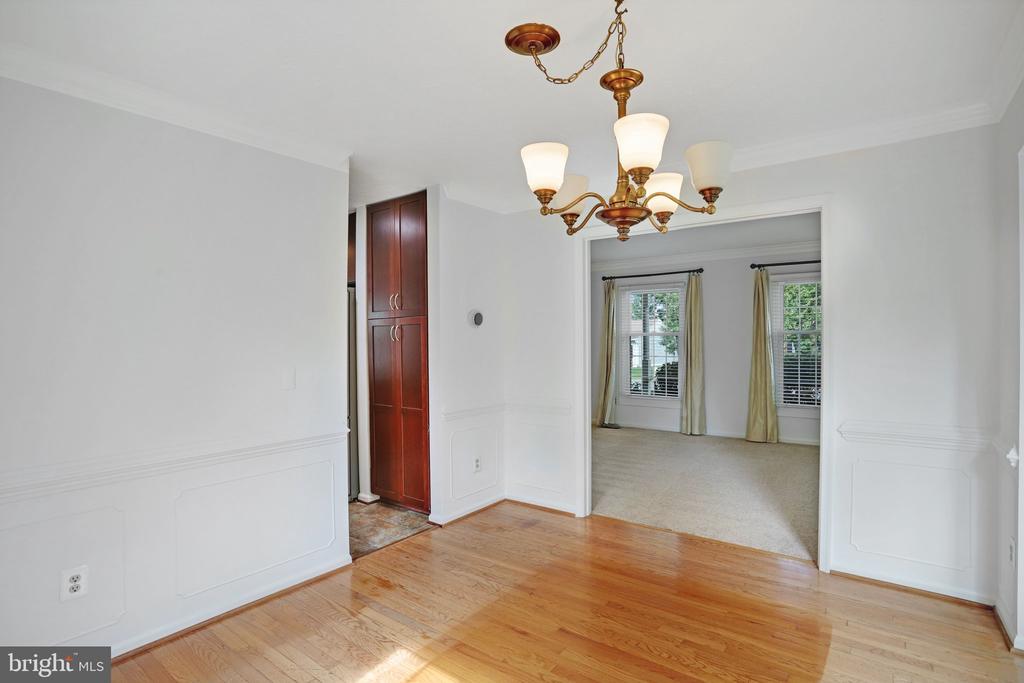 2002 JONATHAN DRIVE