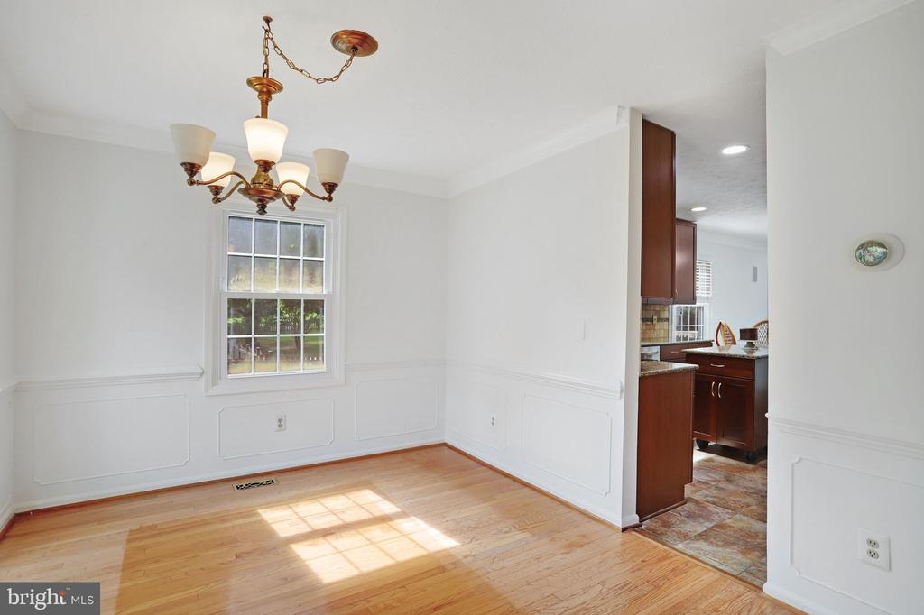 2002 JONATHAN DRIVE
