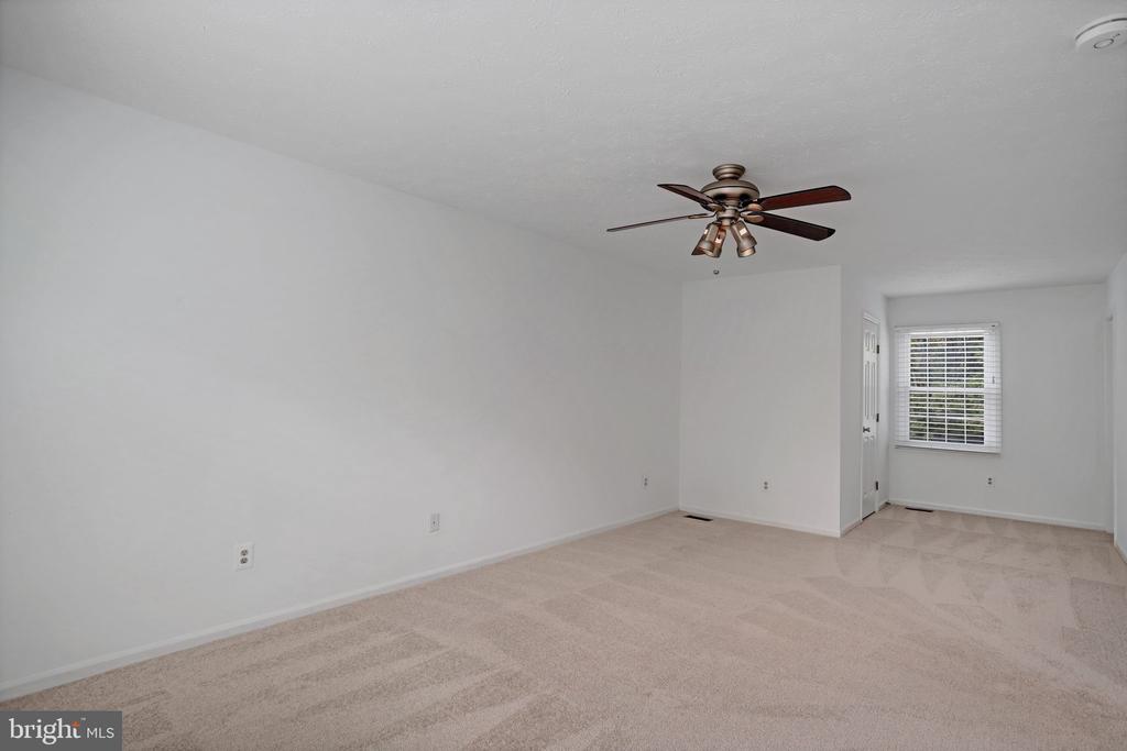 2002 JONATHAN DRIVE