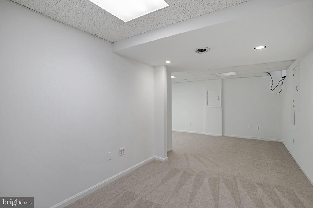 2002 JONATHAN DRIVE