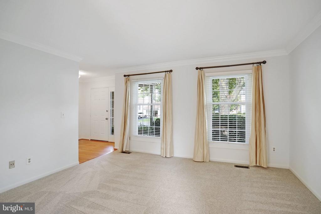 2002 JONATHAN DRIVE