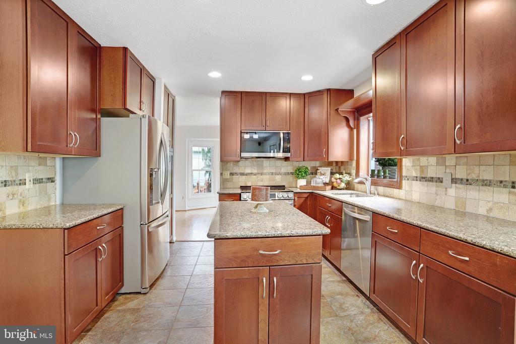 2002 JONATHAN DRIVE