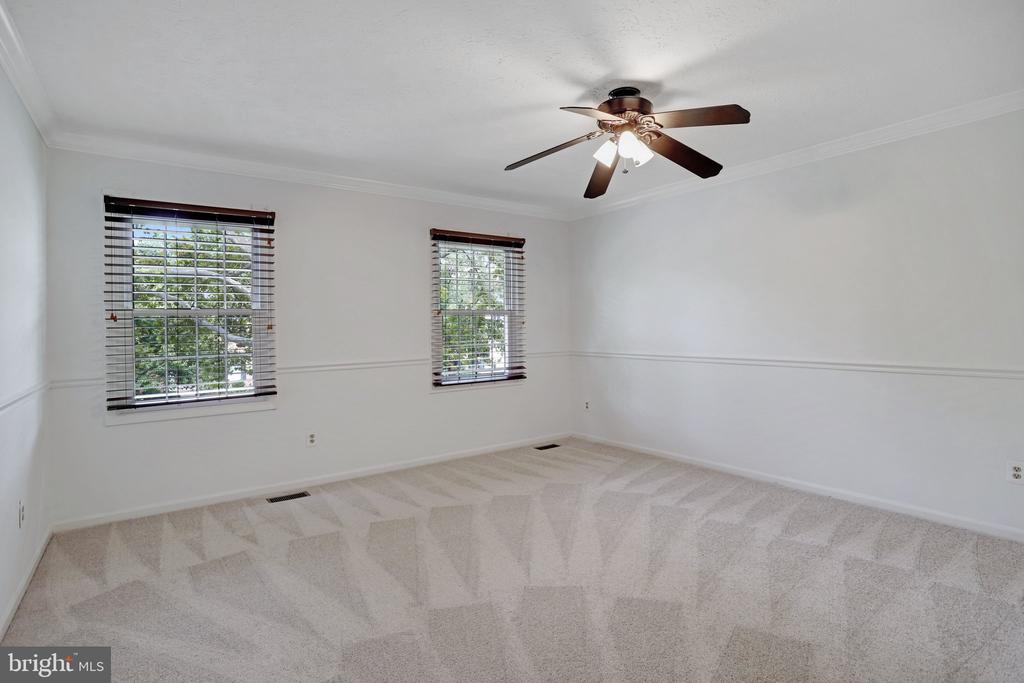 2002 JONATHAN DRIVE