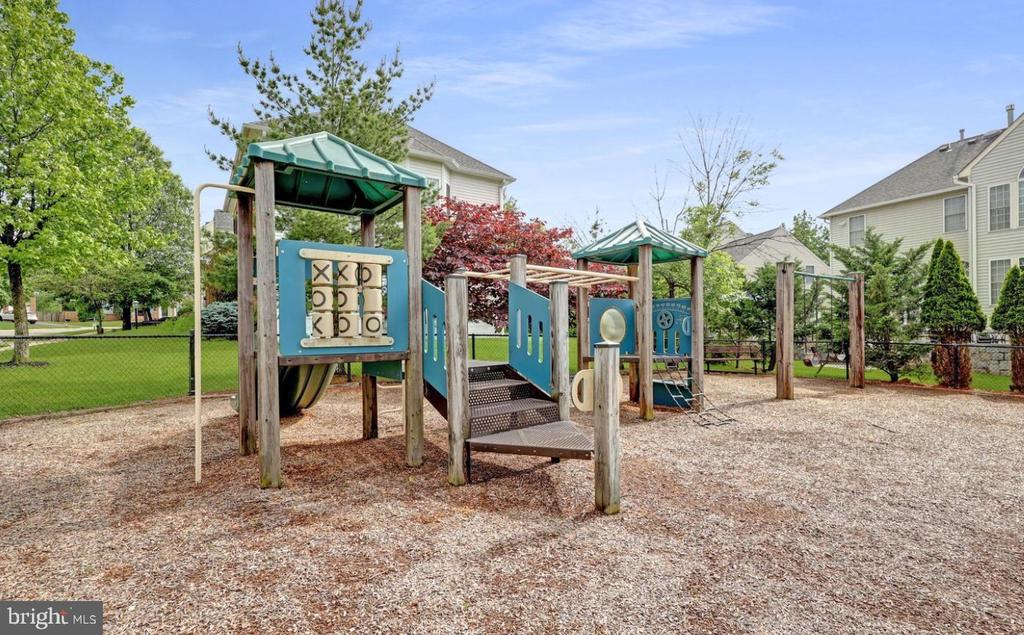 45917 PULLMAN COURT