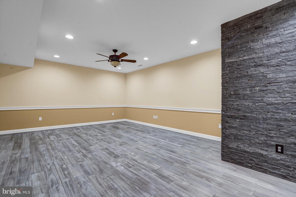 45917 PULLMAN COURT
