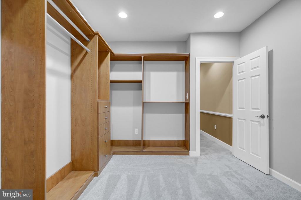 45917 PULLMAN COURT