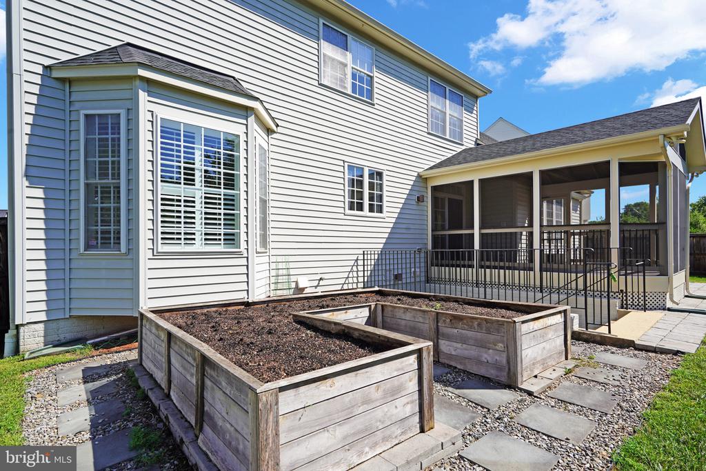 45917 PULLMAN COURT