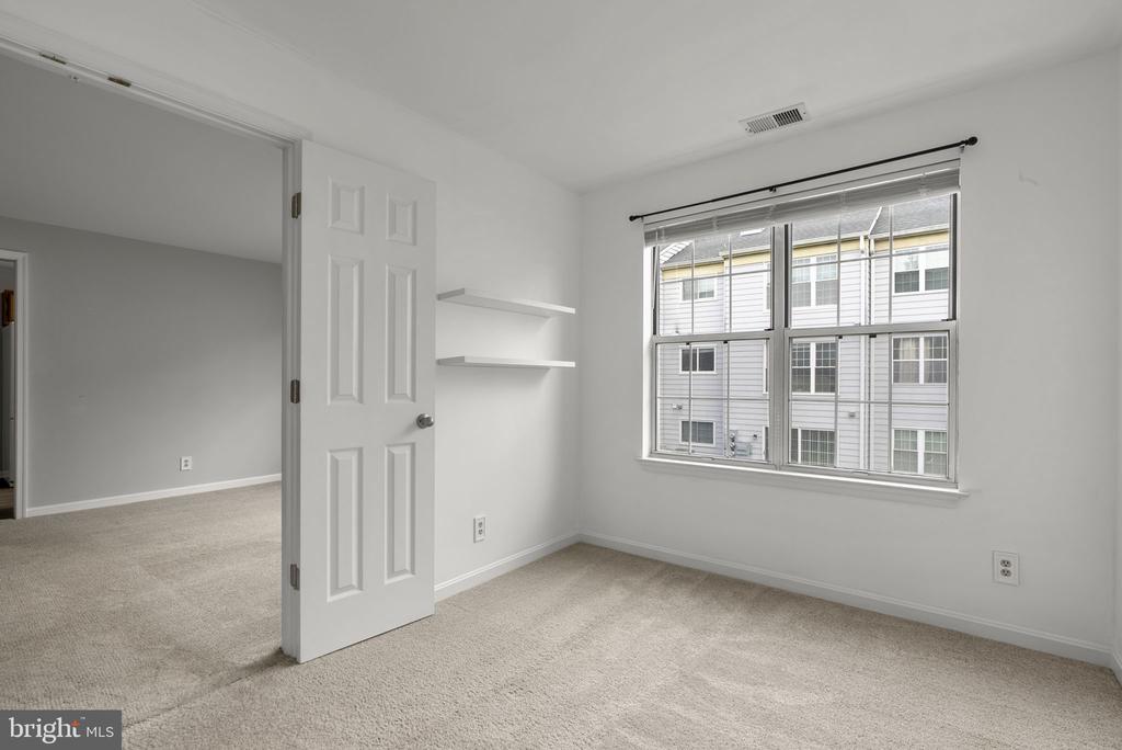 1124 HUNTMASTER TERRACE NE Unit: 201