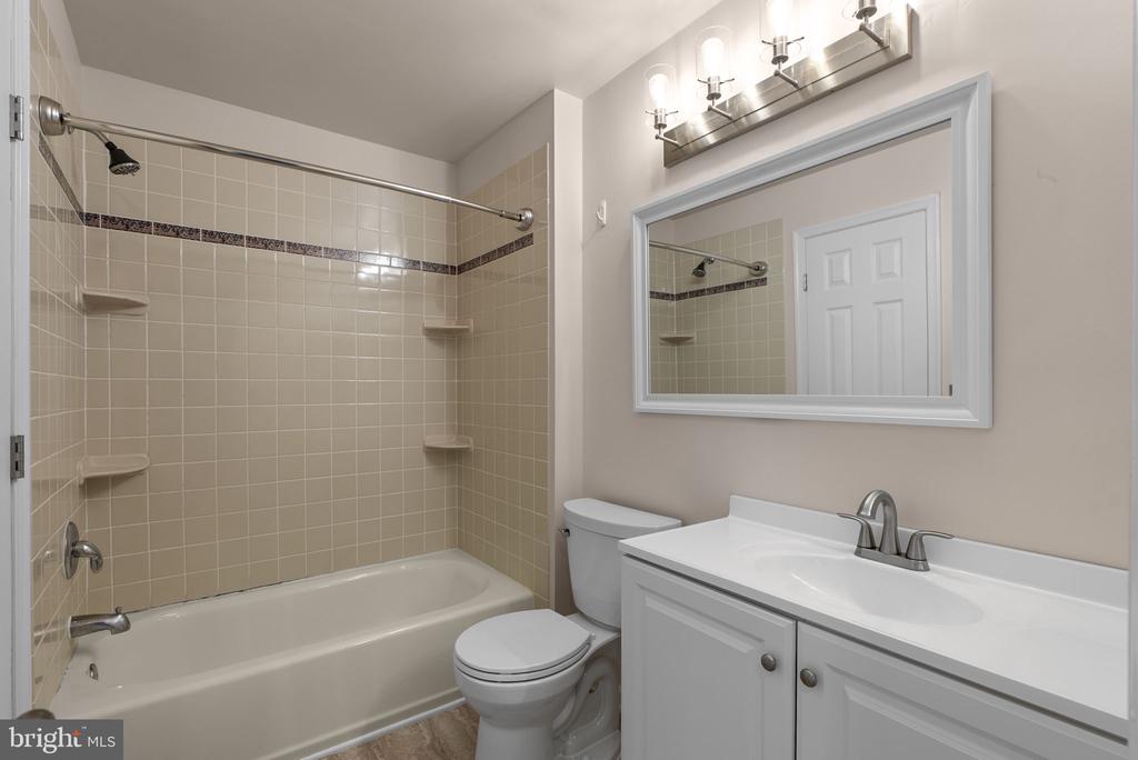 1124 HUNTMASTER TERRACE NE Unit: 201