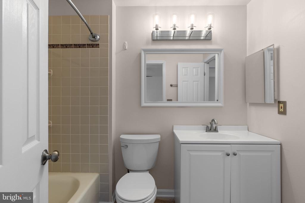 1124 HUNTMASTER TERRACE NE Unit: 201