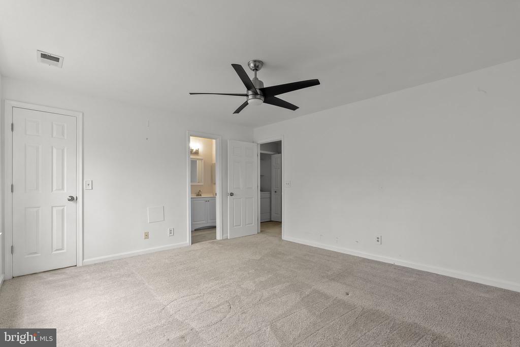 1124 HUNTMASTER TERRACE NE Unit: 201