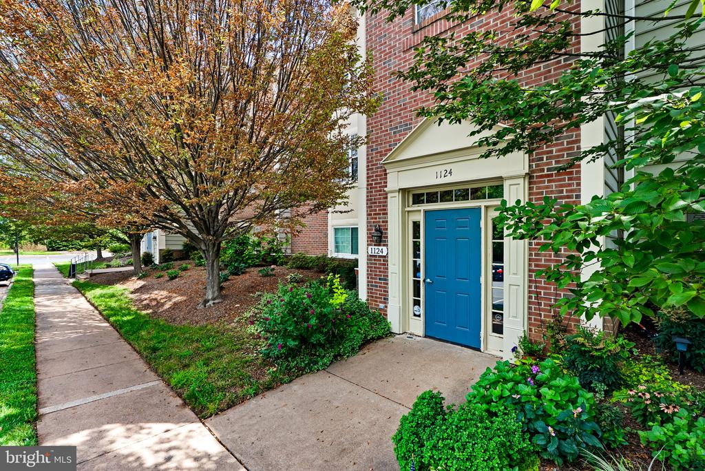 1124 HUNTMASTER TERRACE NE Unit: 201