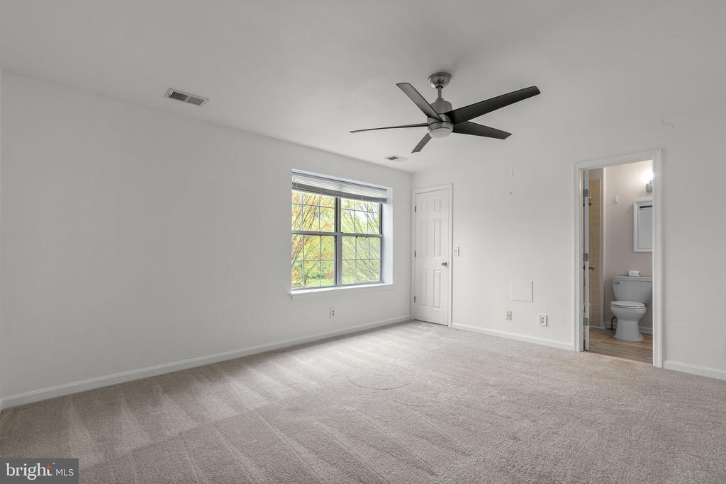 1124 HUNTMASTER TERRACE NE Unit: 201
