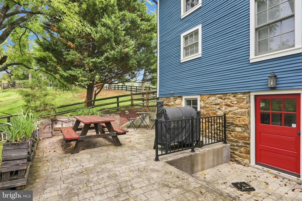 34141 SNICKERSVILLE TURNPIKE