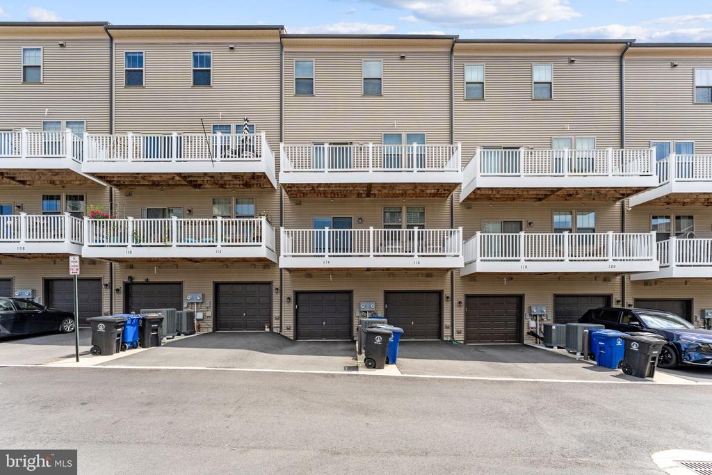 114 PETITE SIRAH TERRACE SE