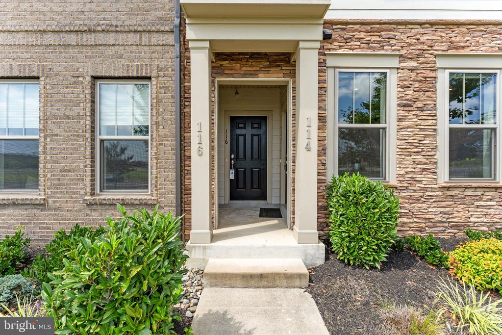 114 PETITE SIRAH TERRACE SE
