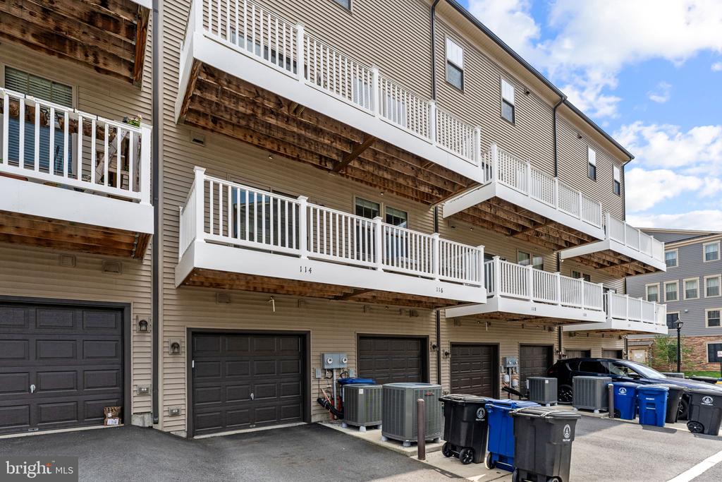 114 PETITE SIRAH TERRACE SE