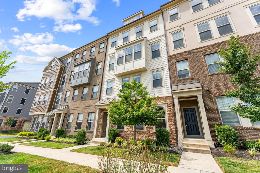 114 PETITE SIRAH TERRACE SE
