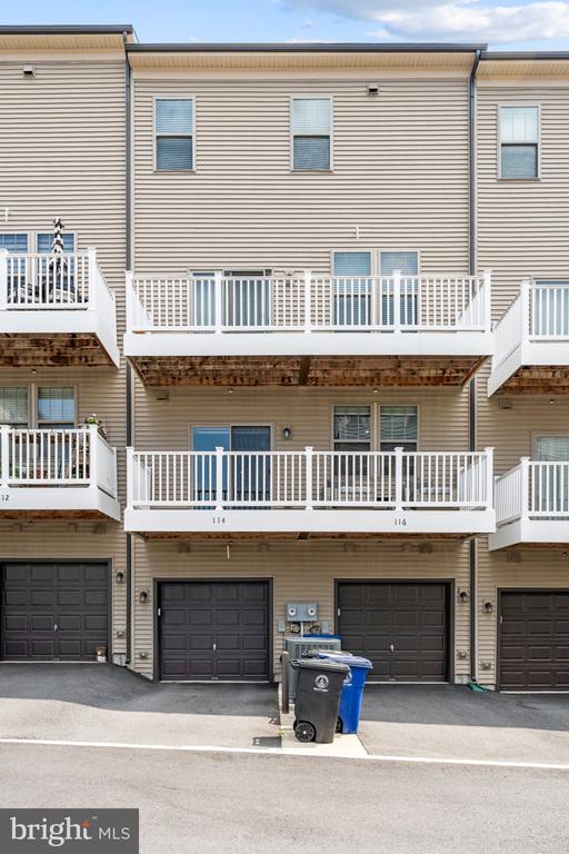 114 PETITE SIRAH TERRACE SE