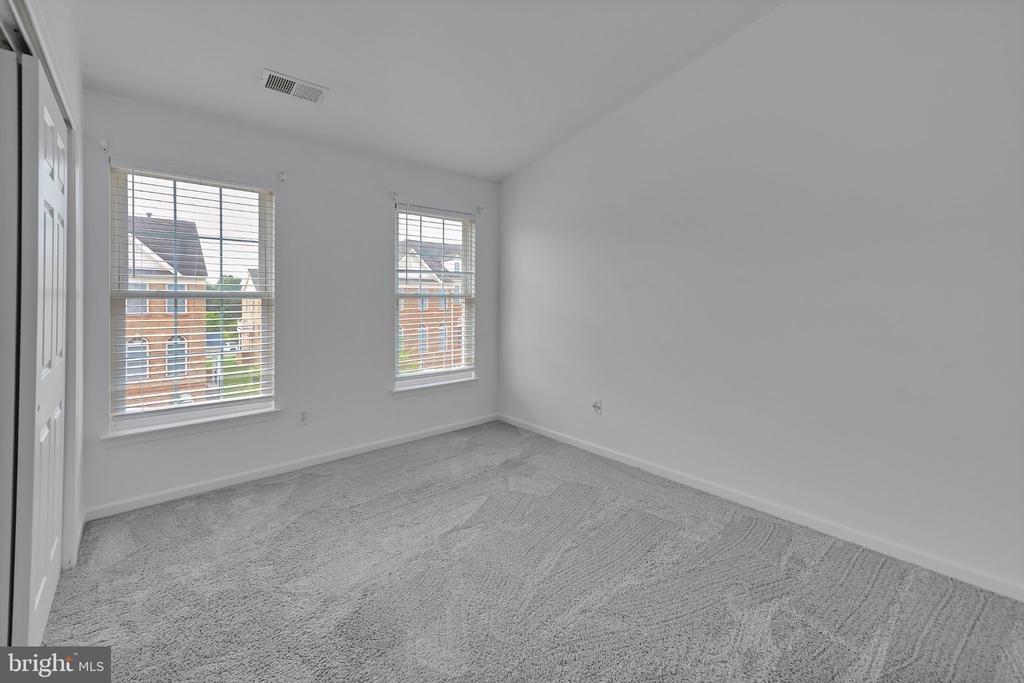 42704 SANDMAN TERRACE