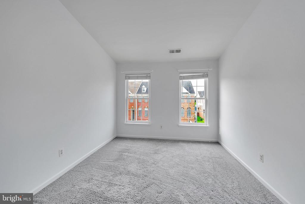 42704 SANDMAN TERRACE