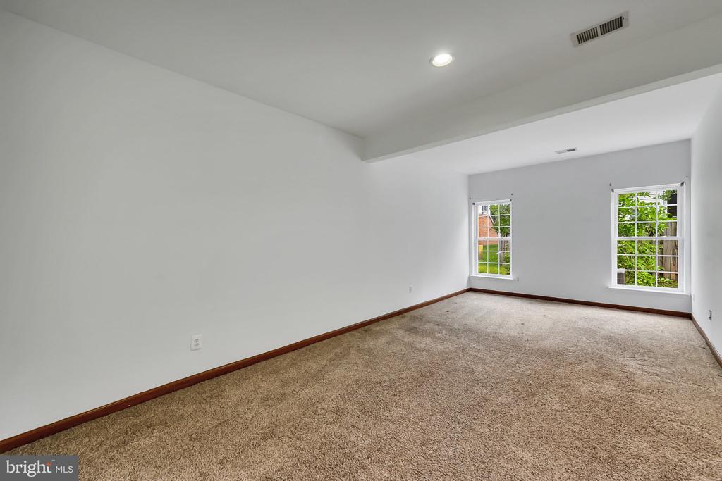 42704 SANDMAN TERRACE