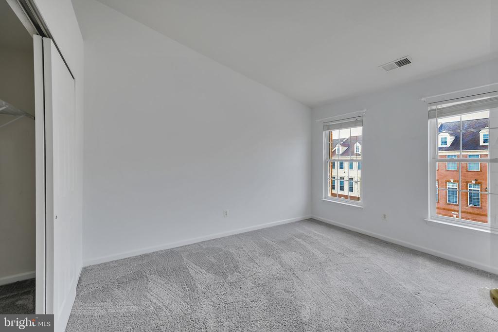 42704 SANDMAN TERRACE