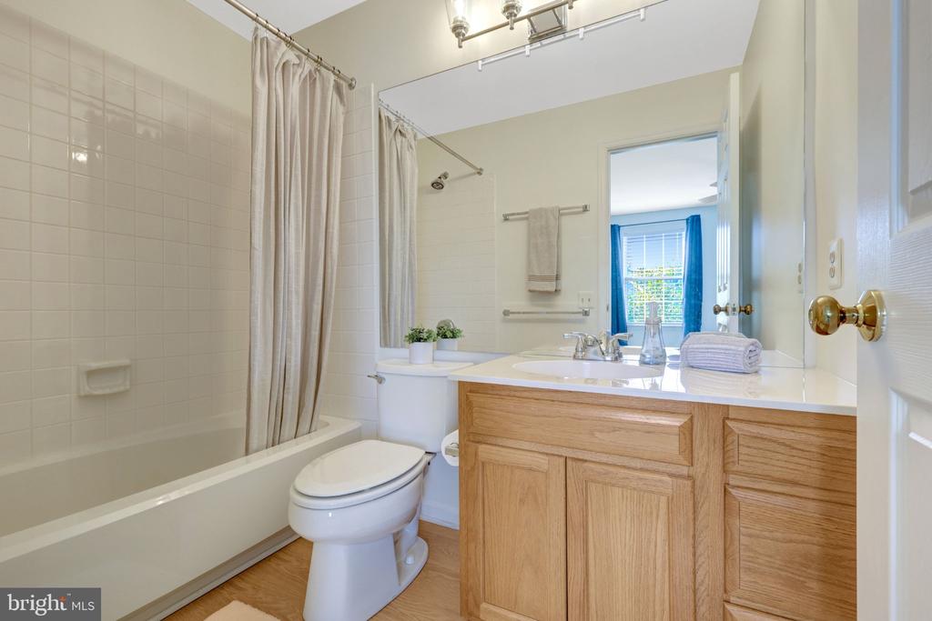 43309 PARLOR SQUARE