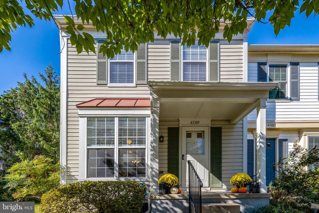 43309 PARLOR SQUARE