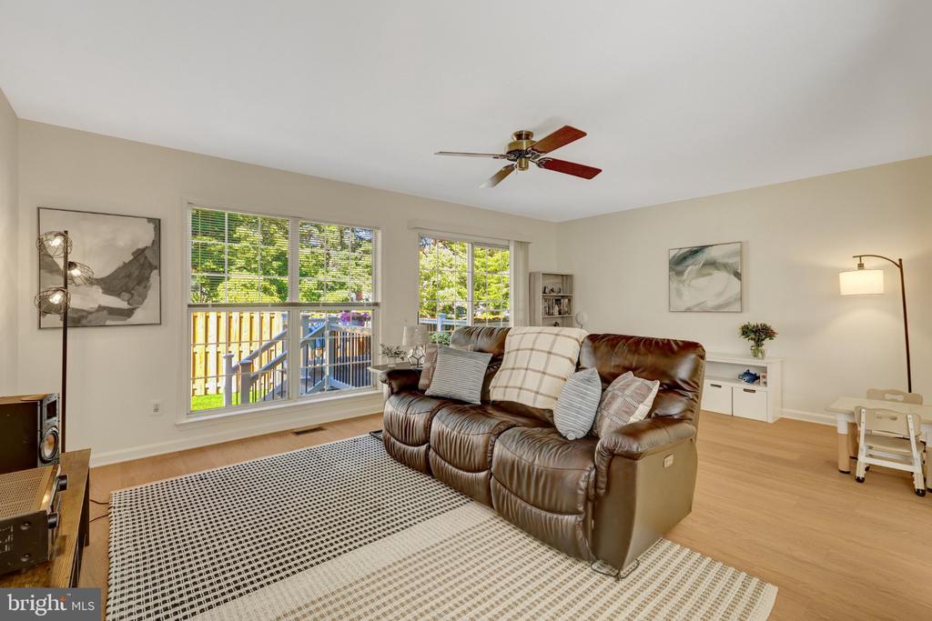 43309 PARLOR SQUARE