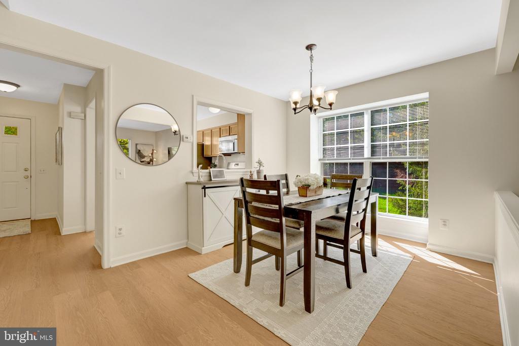43309 PARLOR SQUARE