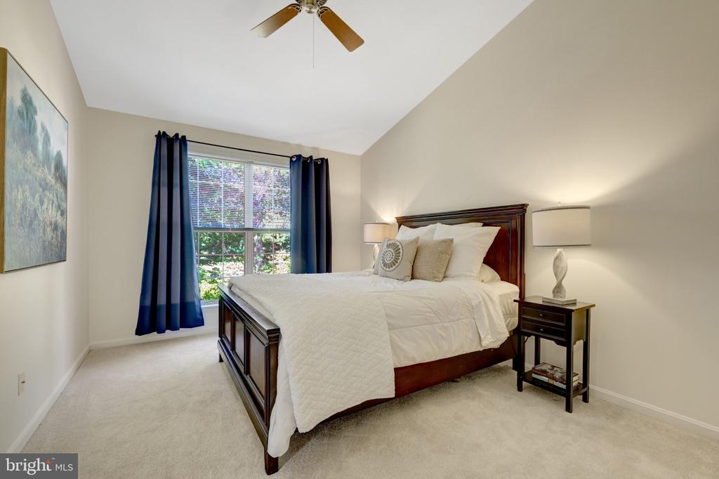 43309 PARLOR SQUARE