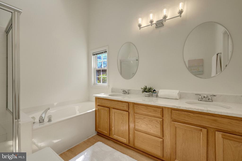 43309 PARLOR SQUARE