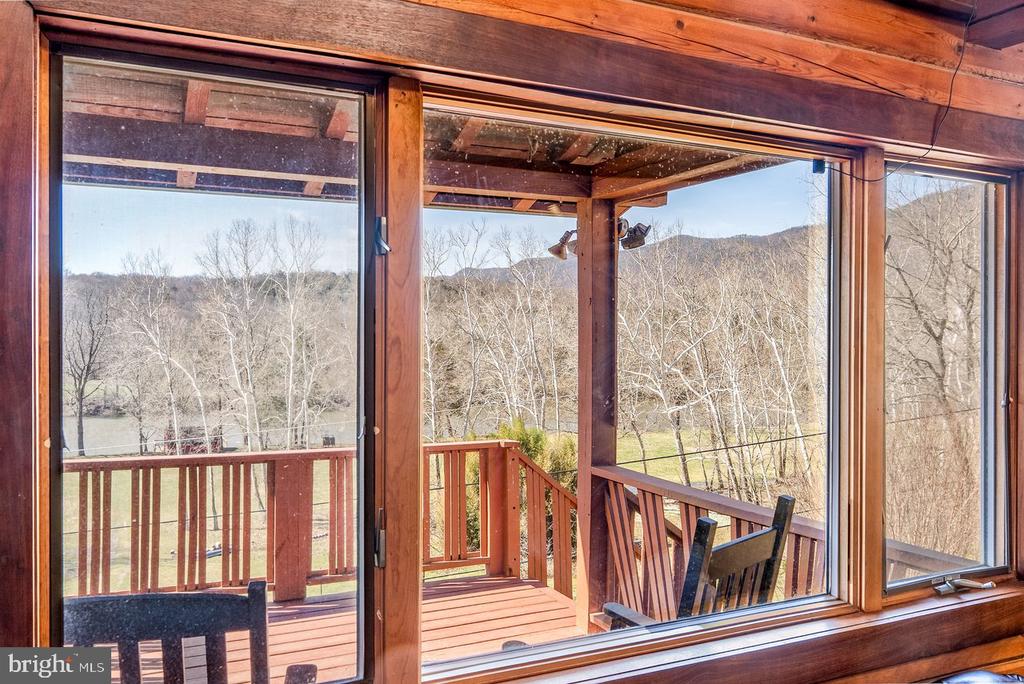 1660 CANOE RIVER DRIVE
