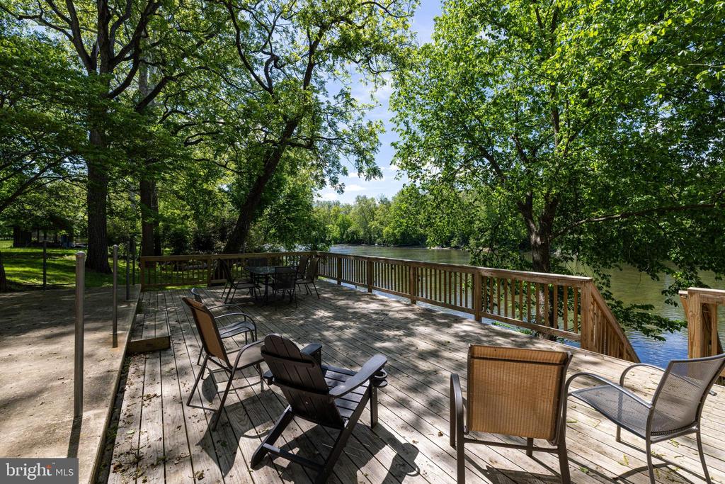 1660 CANOE RIVER DRIVE