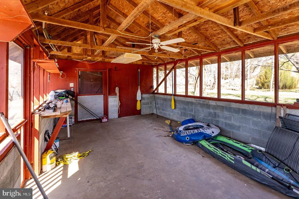 1660 CANOE RIVER DRIVE