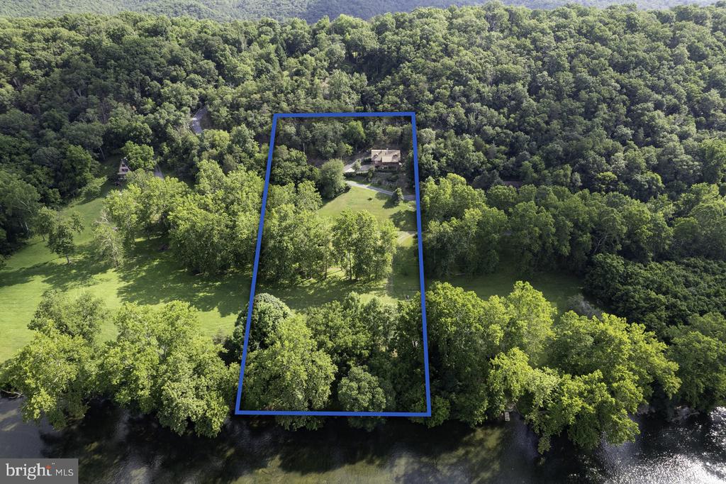 1660 CANOE RIVER DRIVE